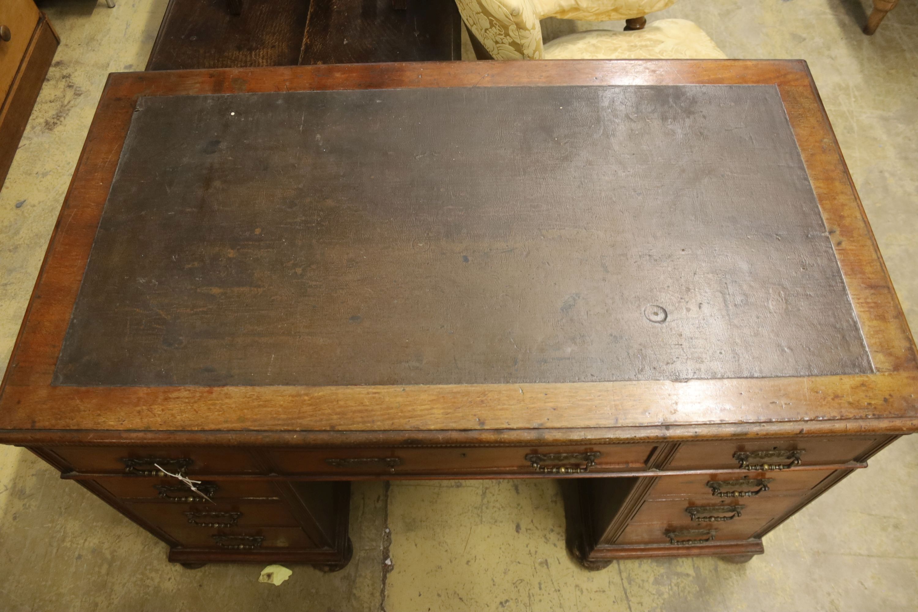 An Edwardian walnut pedestal desk, length 122cm, depth 68cm, height 78cm